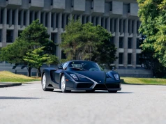 Matowe Ferrari Enzo po renowacji. Samochód zamówiła rodzina sułtana Brunei