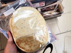 Gdy wypatrzę te chlebki w sklepie, kupuję na zapas. Świetnie nadają się do gęstych potrawek i past