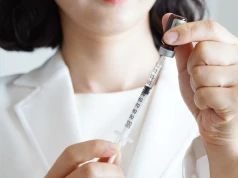 HPV odpowiada za około 6 tys. nowotworów rocznie w Polsce. Ekspertka mówi, kiedy najlepiej zaszczepić dziecko