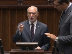 Macierewicz nagle wparował na mównicę. Czarzasty musiał go przepędzić