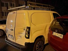 Zielona Góra. Ukradł koparkę z budowy i rozbijał nią samochody. Szuka go policja