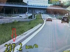 Pirat drogowy zatrzymany przez policjantów z tyskiej grupy SPEED. Pędził 237 km/h na drodze S-1