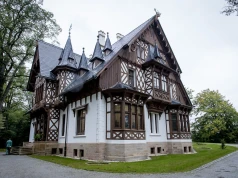 Trwa remont Zameczku Myśliwskiego w Promnicach. Inwestycja to koszt około 36 mln zł