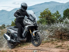 Voge SR450X wjeżdża do Polski. Dwucylindrowy skuter ADV za 29 900 zł