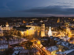 Poczuj świąteczną magię 🤩🎅 Wycieczka na jarmark do Wilna za 579 PLN 🎄 Loty i 3 noce w hotelu ibis ✈️✨