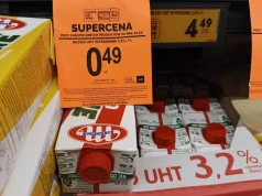 Litr mleka w sklepie za 49 groszy. Rolnicy pytają o granice wojny cenowej