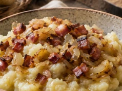 Z mąki, ziemniaków i konieczności. O lemieszce – "uboższej krewnej" purée