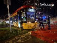 Kobieta wtargnęła pod tramwaj we Włochach. Była pod składem. W ciężkim stanie trafiła do szpitala
