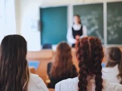 Związki zawodowe naciskały, MEN zrobiło ukłon. Nowa Karta daje nauczycielom więcej praw?