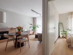 40 metrów kwadratowych i dwa mocne kolory. Tak Decoroom urządziło mieszkanie we Wrocławiu