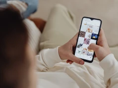 Każda dodatkowa godzina w social mediach: o 15 proc. większe prawdopodobieństwo depresji u nastolatków