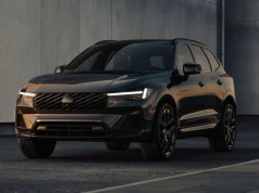 Volvo XC60 po kolejnym liftingu, nowe hybrydy plug-in przejadą do 200 km na prądzie. Mamy już polskie ceny