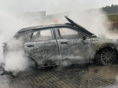 O mały włos od tragedii! Samochód z rodziną w środku nagle stanął w ogniu