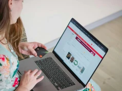 Sklepy czeka duża zmiana. Zwroty przez internet będą prostsze? Ma pojawić się specjalny przycisk