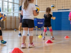 Dzieci czekały na pierwsze zajęcia sportowe. Rodzice dostali SMS, że mają o zajęciach zapomnieć