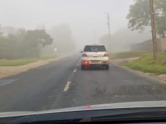 Koniec lata, początek jesieni. Na drogach pojawią się mgły, a wraz z nimi dobrze znany problem