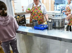 Dieta planetarna w szkołach oceniona przez Polaków. Wyniki zaskakują