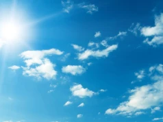 Nad Europą znikają chmury. Promieniowanie UV bije rekordy