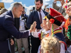 Incydent podczas dożynek z udziałem Nawrockiego. W pobliżu prezydenta wykryto drona. Zatrzymano mężczyznę