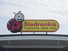 Gigantyczna promocja w Biedronce. Ludzie nie wierzą własnym oczom i biorą całymi kartonami