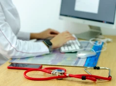 Ponad 20 mln kont IKP, ale papier wciąż wraca. Raport CeZ pokazuje, gdzie cyfryzacja ochrony zdrowia nadal kuleje