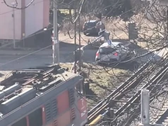 Problem na przejazdach kolejowych zaczyna się od szkolenia. Jeśli instruktor utyka za szlabanem, co przekazuje kursantom?