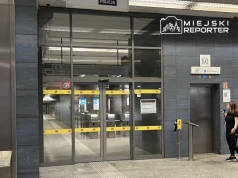 Kobieta spadła na torowisko na stacji Centrum. Metro M1 wstrzymane