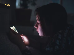 KE zaproponuje zakaz social mediów do 13. roku życia. Polska obstaje przy 15 latach