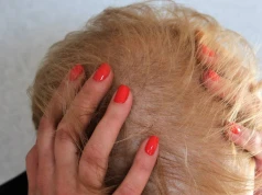 To eliksir na porost włosów. Wysyp "baby hair" nawet na zakolach