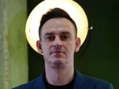 Dziwne zachowanie dziennikarza TV Republika. Marcin Dobski bez koszulki w kościele