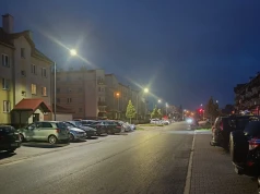 Jasno i bezpieczniej na Jarotach. Fragment ulicy Kanta zyskał nowe oświetlenie LED