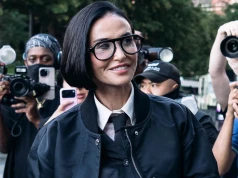 Demi Moore w nowej fryzurze. Postawiła na ponadczasowe, odmładzające cięcie