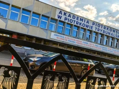 Milionowe straty Akademii Piotrkowskiej. Rektor trzyma się stołka