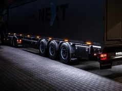 Oświetlenie i podest roboczy zgłoszone do patentów – nowości Knapen Trailers