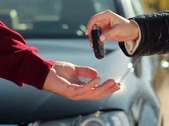 Kupujesz używane auto? Ten jeden szczegół powinien od razu zapalić czerwoną lampkę