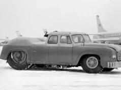 MAZ-541 – pierwszy, dedykowany radziecki ciągnik samolotowy