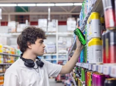 Weryfikacja wieku potrwa mniej niż 16 sekund. Polski startup połączył kasy samoobsługowe z mObywatelem
