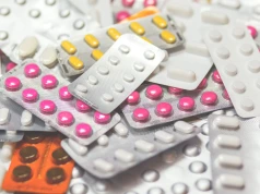 Rynek apteczny w sierpniu wart 4,94 mld zł. Sprzedaż leków refundowanych spadła o 8,5%