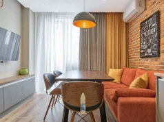 Sofa do małego salonu. Jak dobrać wymiar i układ