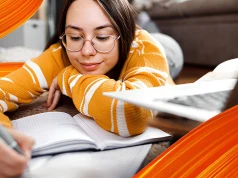 Orange dla studentów: szybki światłowód i terabajty danych w telefonie w świetnej cenie