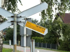 PKP PLK: Żółte naklejki zapobiegły blisko 100 wypadkom