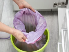 Rozłóż na dnie i sypnij garść. Nic nie poczujesz z kosza na bioodopady