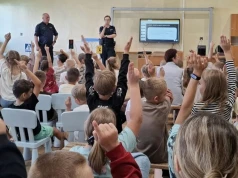 Bezpieczeństwo na drodze to priorytet. Pułtuscy dzielnicowi odwiedzają kolejne szkoły