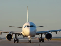 Kryzys paliwowy uziemia samoloty. Ryanair, Wizz Air i LOT tną połączenia
