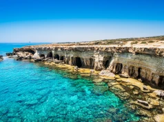 Relaks na Cyprze za 527 PLN 🇨🇾 Loty do Larnaki i noclegi w Ajia Napie 🏖️☀️