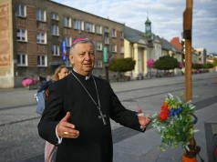 Abp Józef Guzdek do młodych: pozwólmy Chrystusowi zapalić nasze serca