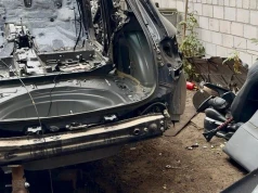 Policjanci znaleźli „dziuplę” pełną części z kradzionych Toyot. Podejrzanych zwolniono