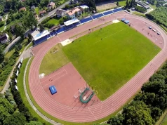 Stadion w Wapienicy czeka na tartan. „Mijają kolejne miesiące, a nic nie wiadomo”