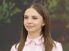 Rozświetla twarz i zmiękcza rysy. Ola Filipek wybrała modny kolor na jesień