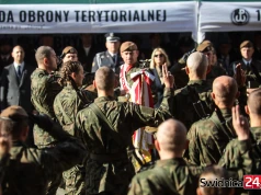 Nowi żołnierze Wojsk Obrony Terytorialnej złożyli przysięgę na świdnickim Rynku